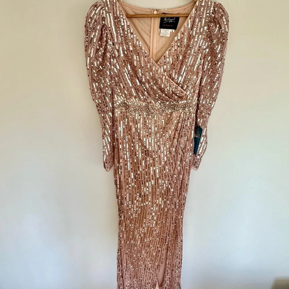 {Mac Duggal} SEQUIN PUFF SLEEVE SURPLICE GOWN - Picture 4 of 4